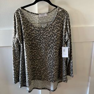 MOD Boutique oversized sweater. NWT